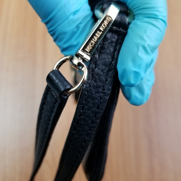 ❗SALE❗Michael Kors Wristlet - Picture 6 of 12